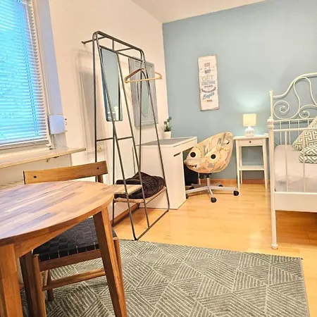 Doppelzimmer 2 I Geteiltes Bad & Kueche I Mit Dem Nur 4 Min Bis Zum Hauptbahnhof Δωμάτια σε οικογενειακή κατοικία