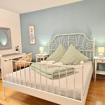 Doppelzimmer 2 I Geteiltes Bad & Kueche I Mit Dem Nur 4 Min Bis Zum Hauptbahnhof Homestay *