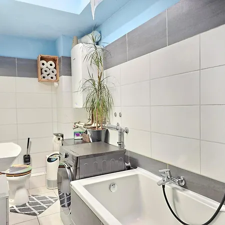 Doppelzimmer 2 I Geteiltes Bad & Kueche I Mit Dem Nur 4 Min Bis Zum Hauptbahnhof