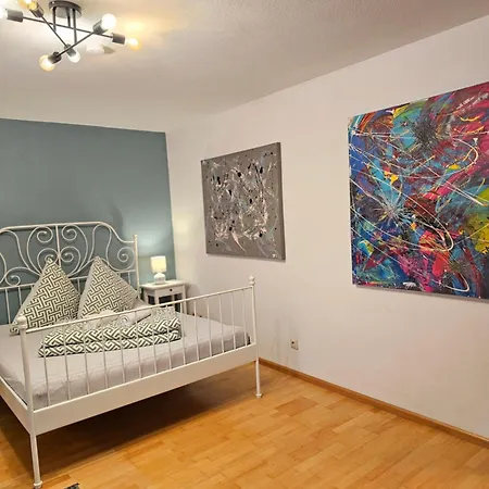 Doppelzimmer 2 I Geteiltes Bad & Kueche I Mit Dem Nur 4 Min Bis Zum Hauptbahnhof Homestay Freiburg im Breisgau