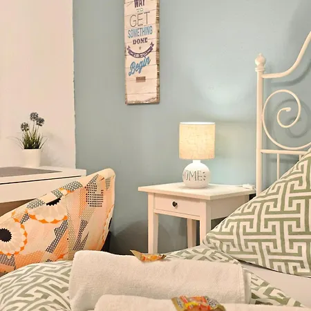 Doppelzimmer 2 I Geteiltes Bad & Kueche I Mit Dem Nur 4 Min Bis Zum Hauptbahnhof Homestay