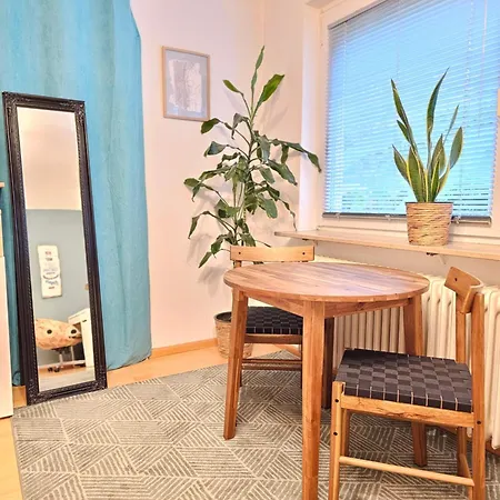 Quarto em Acomodações Particulares Doppelzimmer In Privathaus Ii Geteiltes Bad & Kueche I Mit Dem 4 Min Bis Zum Hbf Friburgo em Brisgóvia